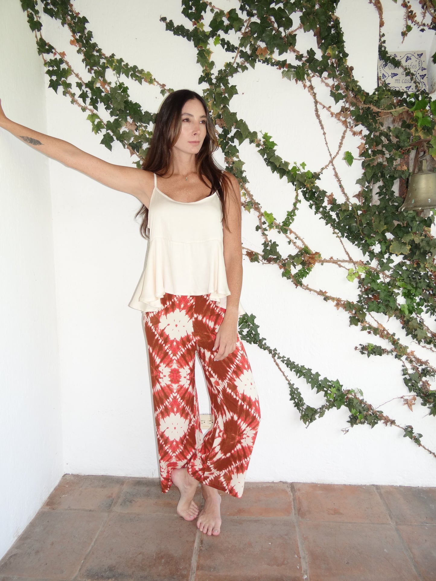 CORAL Camisa Tiritas + Pantalón