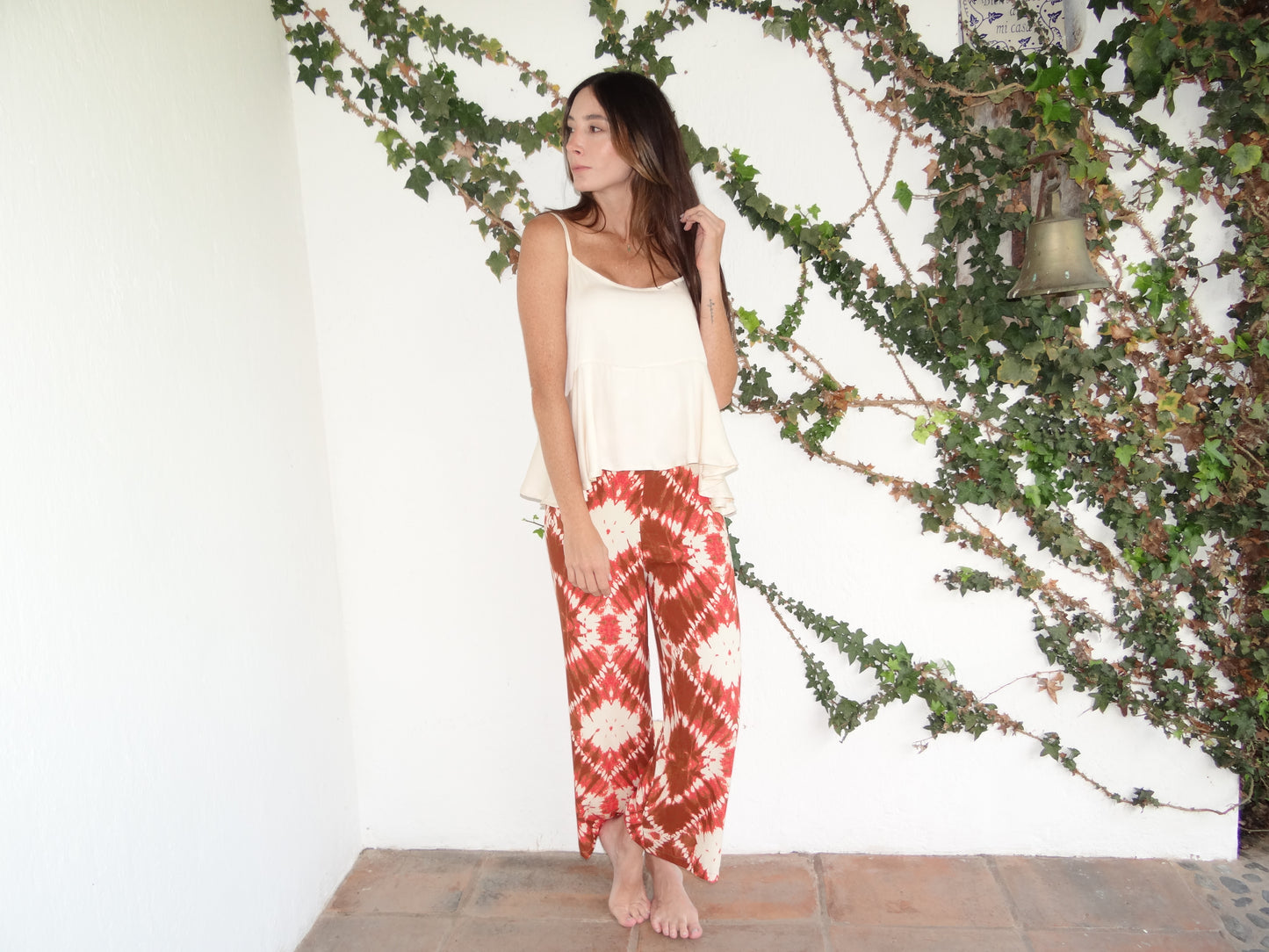 CORAL Camisa Tiritas + Pantalón
